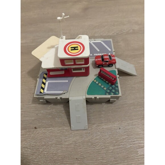 VINTAGE Micro Machines Travel City HOSPITAL Playset 1987 Galoob + Red Car - Picture 2 of 6